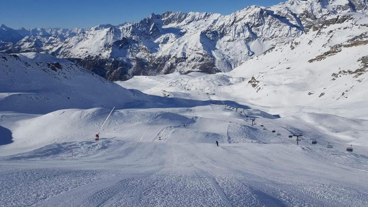 Le Petit Refuge Cervinia Apartment เบรยล์-แชร์วิเนีย ภายนอก รูปภาพ