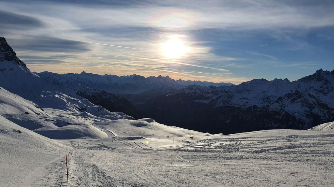 Le Petit Refuge Cervinia Apartment เบรยล์-แชร์วิเนีย ภายนอก รูปภาพ