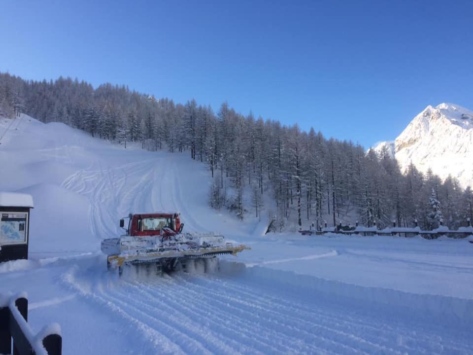 Le Petit Refuge Cervinia Apartment เบรยล์-แชร์วิเนีย ภายนอก รูปภาพ