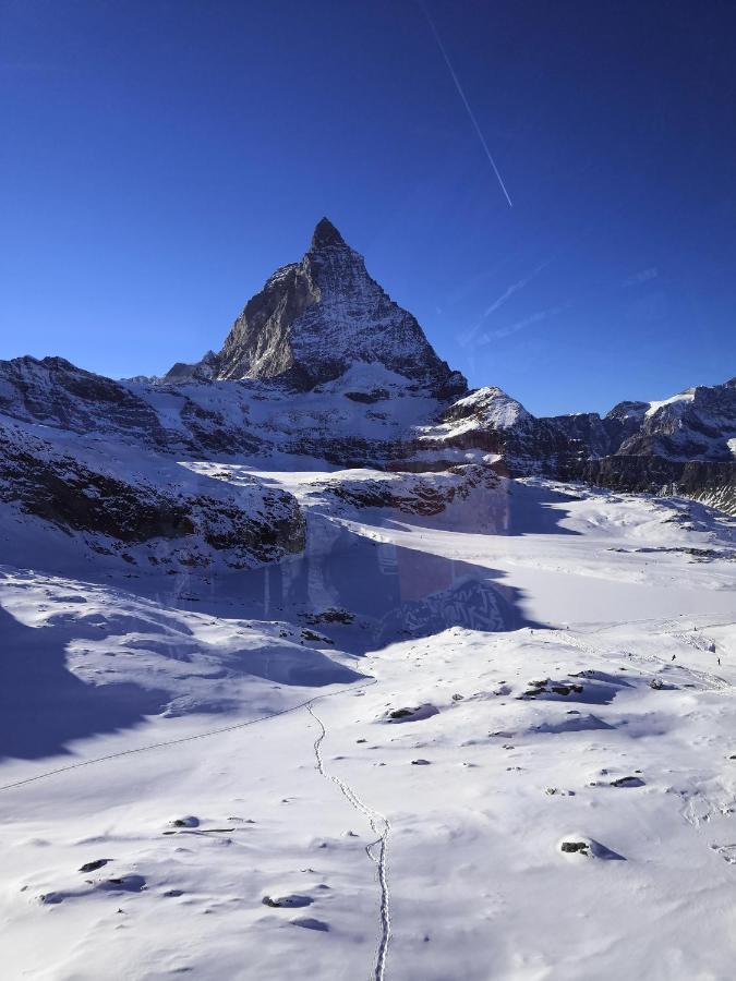 Le Petit Refuge Cervinia Apartment เบรยล์-แชร์วิเนีย ภายนอก รูปภาพ