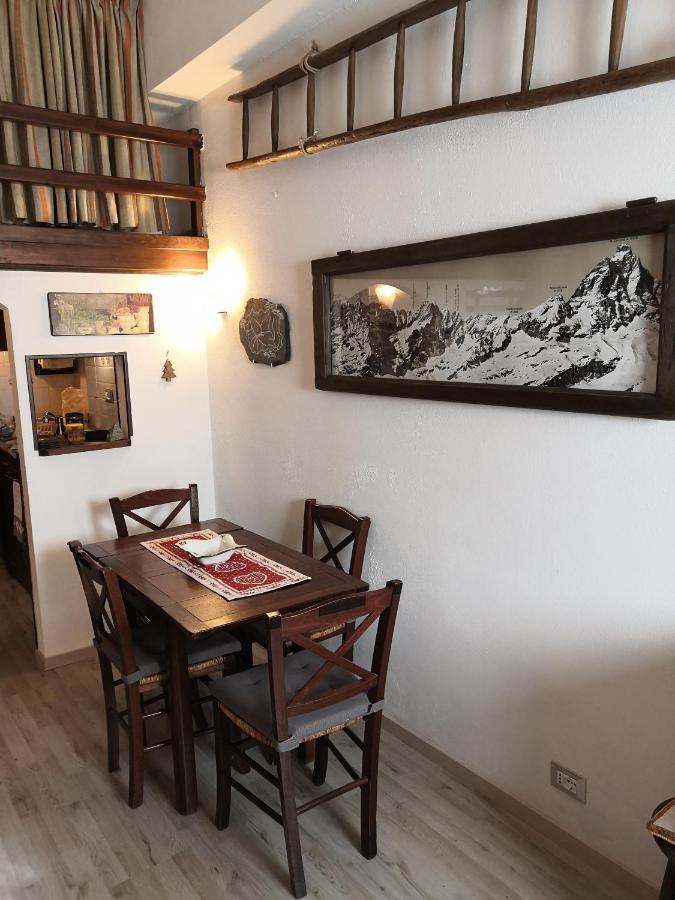 Le Petit Refuge Cervinia Apartment เบรยล์-แชร์วิเนีย ภายนอก รูปภาพ